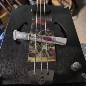Bass of Three Strings - Dark Mode